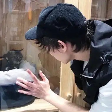 成熟一点的个性高冷男生头像