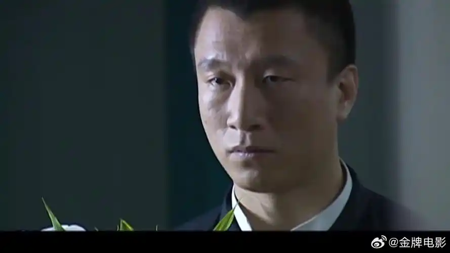 征服孙红雷深夜探访医院,见弟弟被打得不成人形,彻底怒了#佳片奇遇季