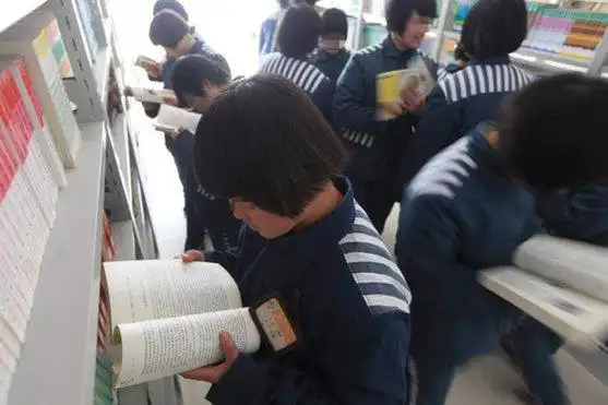 组图:大墙内的青春 实拍"女少年犯"的监狱生活