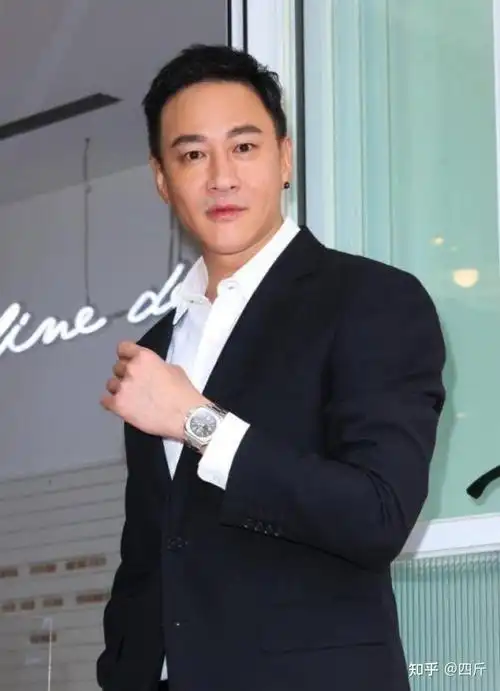 何润东结婚五年没孩子坦言会尝试人工怀孕爸妈已经放弃催生