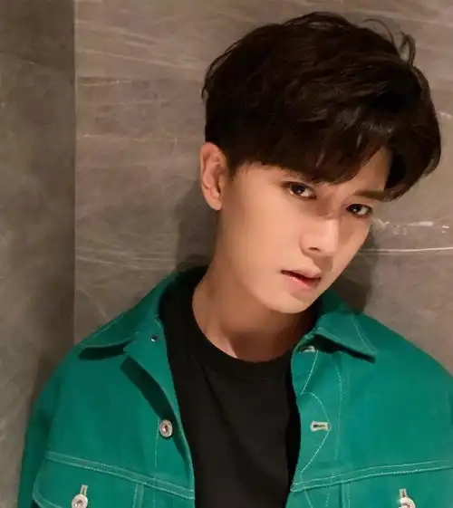 当红男星任嘉伦写真合集阳光帅气绅士风度