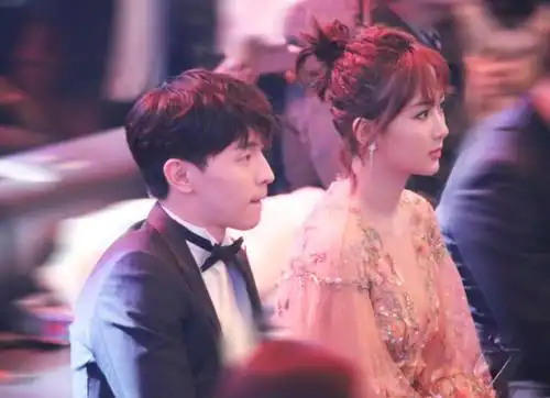 邓伦绝对喜欢杨紫心动的证据 杨紫分手邓伦高兴恋情坐实再传实锤