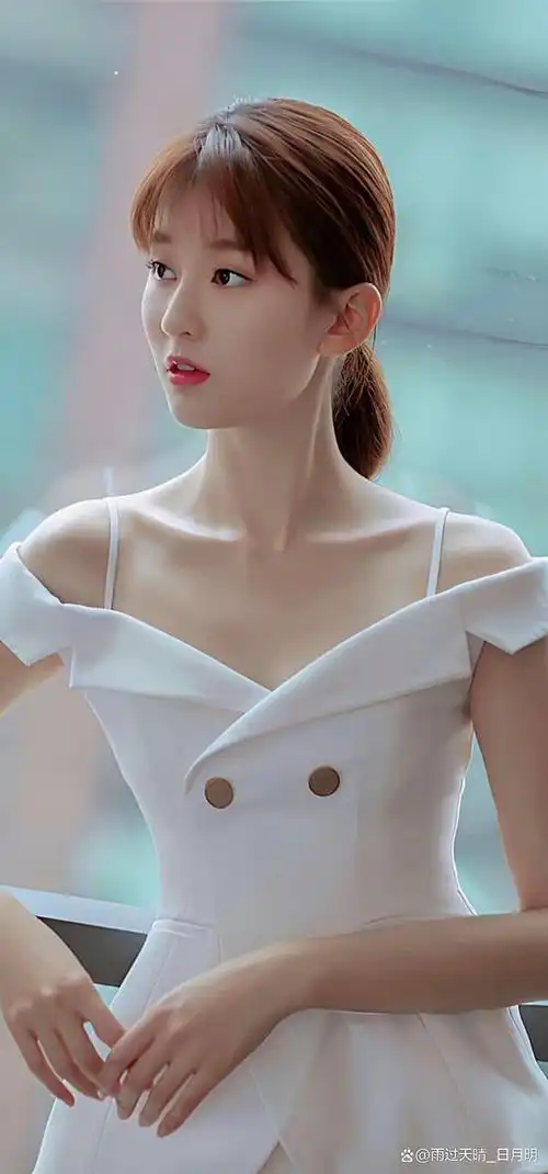 90后美女明星乔欣清新脱俗,给人一种亲切可爱的邻家女孩的感觉