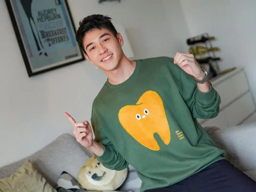 台湾男演员吴岳擎今年33岁,看起来还是好帅好年轻.