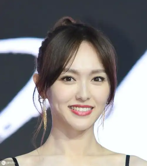 八张唐嫣红唇照,打卡第六张的糖糖