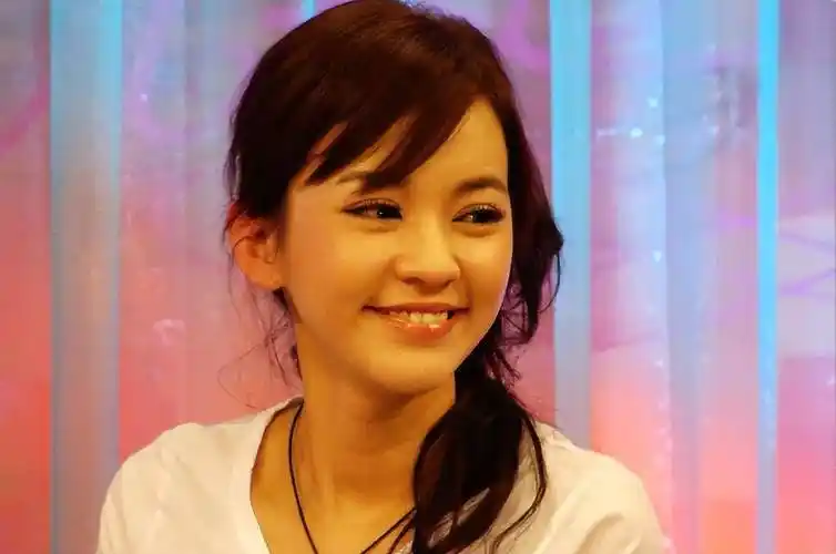 陈意涵:暗讽杨颖遭"报应",交往47任男友后嫁老实人接盘