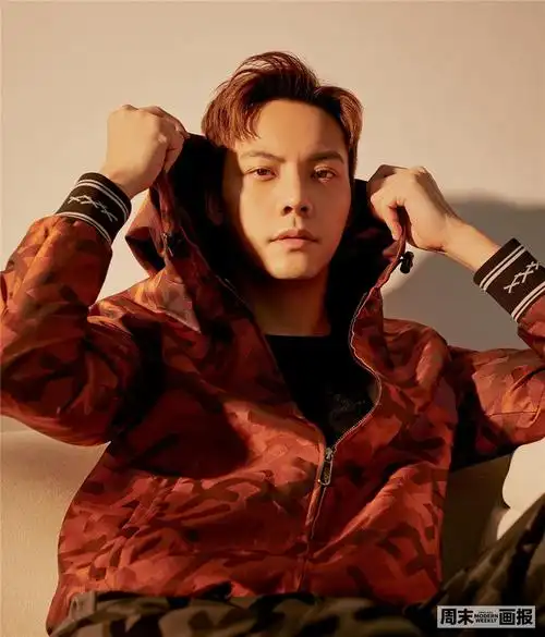 陈伟霆最新杂志封面曝光 独特气场诠释时尚高级感