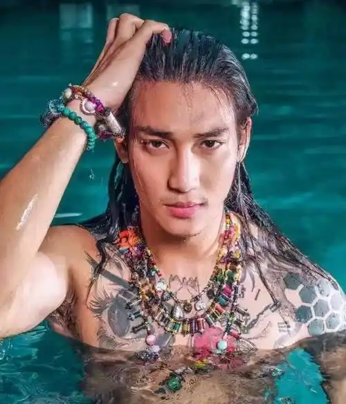 身高188cm缅甸男模,撞脸金城武,"海王"身材,火遍东南亚_健身_腹肌