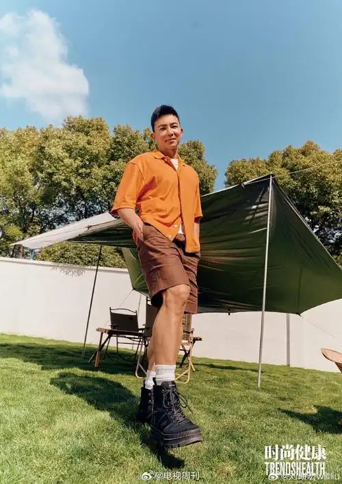 流苏西装下的惊喜:刘畊宏的肌肉线条惹人犯规,刘教练再次帅气无比!