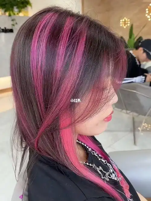 黑茶色77粉色挑染