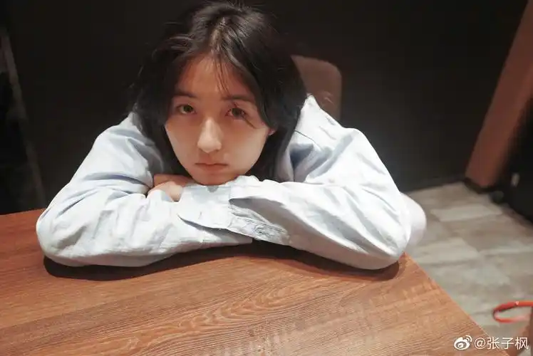 张子枫微博写真图片集