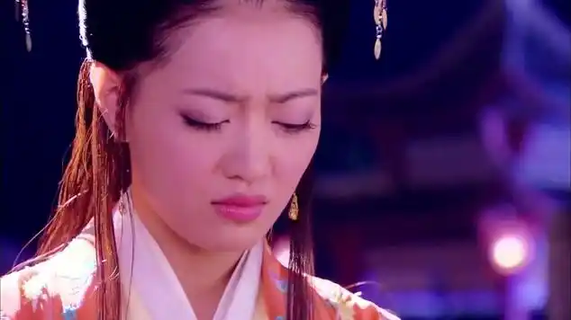 金玉良缘:柳倩倩嫉妒唐嫣嫁给自己的表哥,把唐嫣推倒了水中|爱情剧