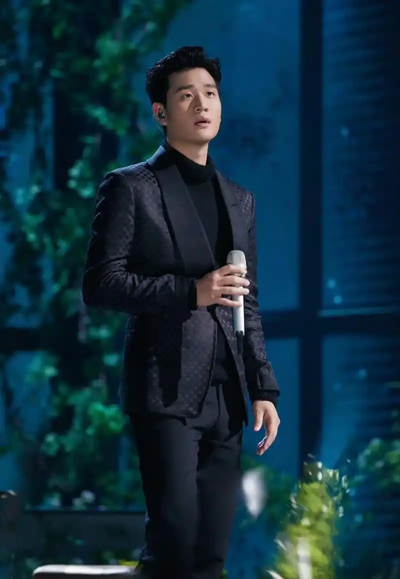 最美的不是下雨天,是曾与你躲过雨的屋檐 #周兴哲 #唱歌 # - 抖音