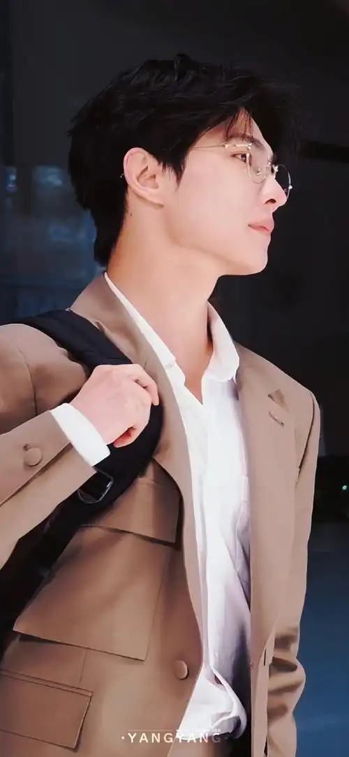 军艺校草#@杨洋949794 3834303336光剪影 3064