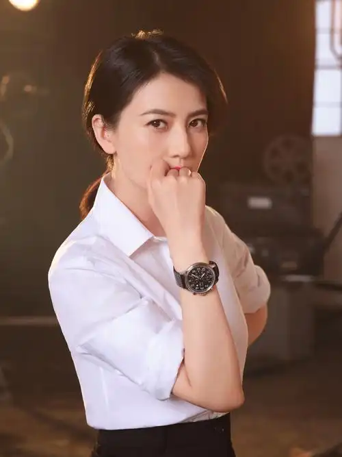 代言人高圆圆全新形象大片正式发布 四叶草系列新品"绽放幸运"女士