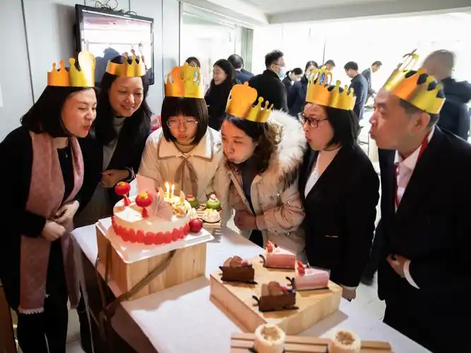 中信银行扬州分行工会举办"中信家温度 真情永相随"一月职工生日会