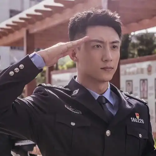 张艺兴警察造型上热搜盘点十大男星的警察造型看看谁最帅气