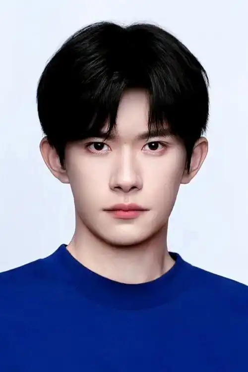 易烊千玺超话|#emporio armani全球代言人易烊千玺#听说有人要证件照?