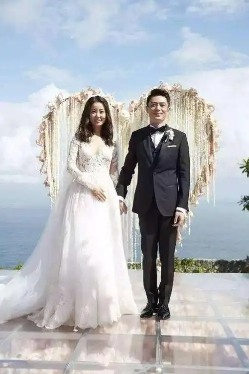 林心如与霍建华难得同框现身(林心如霍建华合体为友人庆生)