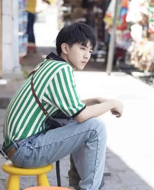 男孩出门该怎么穿学习李现王一博和吴世勋等人帅气有回头率