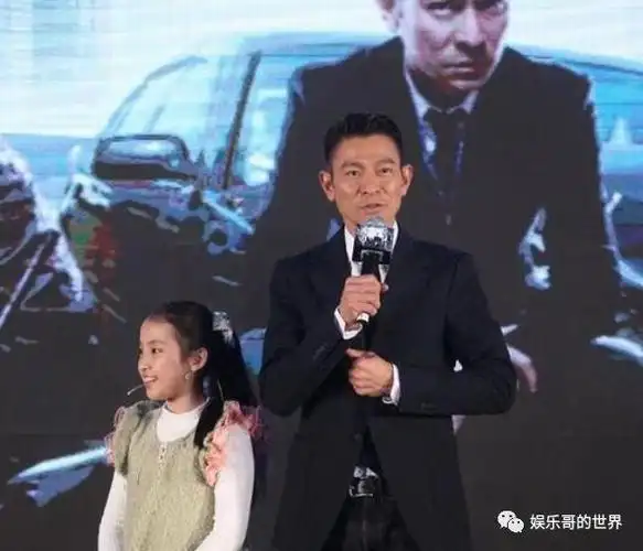家庭至上,巨星刘德华的普通一刻:父亲去世让人泪目