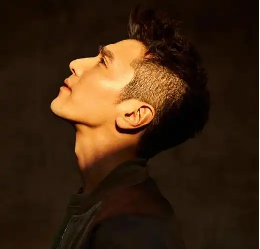 1/7 赵又廷侧颜杀 表情丰富 帅气不减分