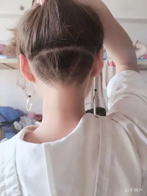 你们觉得女生把脑袋后面的头发剃了怎么样