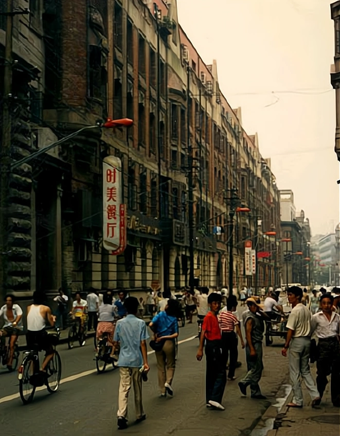 上海80年代老照片:人民广场,徐家汇,一代人的美好回忆