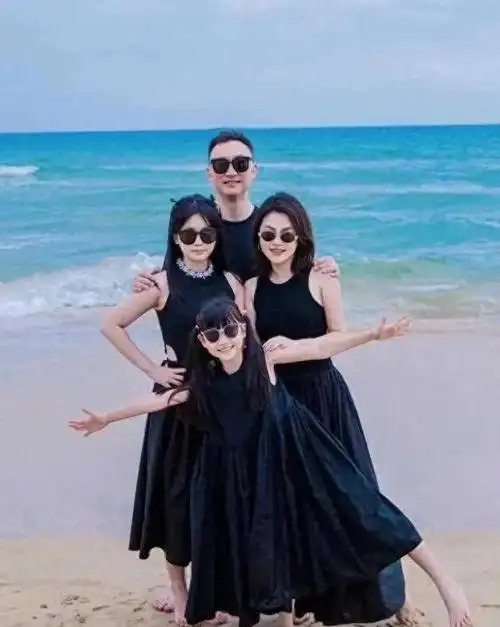 妻子好年轻 美若天仙,妻女3人同框似姐妹|cba|刘恺威_网易订阅