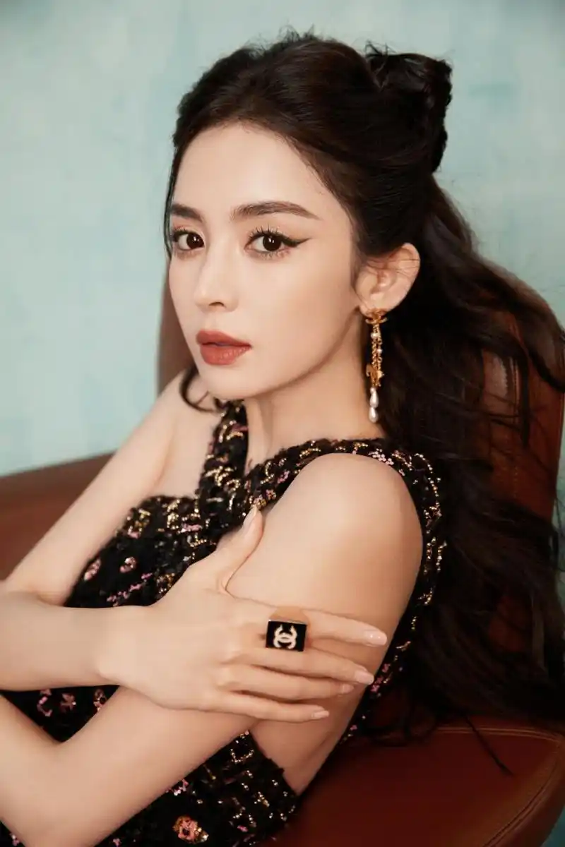 古力娜扎高清壁纸头像(五十六)[亲吻]