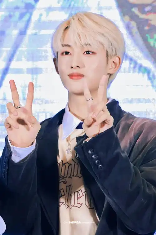 董思成超话07#董思成我的心动男孩#231103 小学生来啦9399@威神