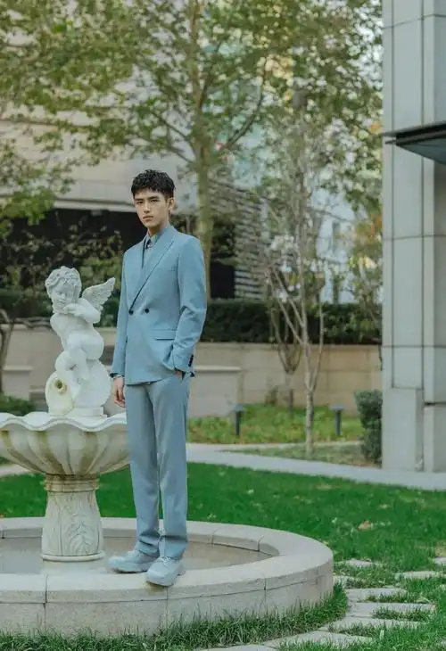 王俊凯,陈飞宇等爱豆纷纷精彩演绎该系列,诠释率性青春与时尚匠心的