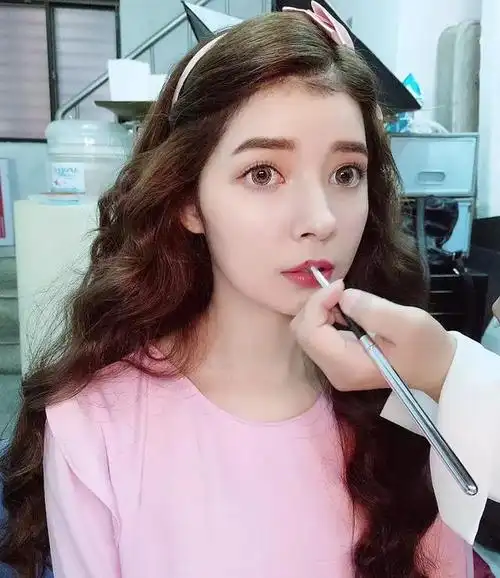 中美混血正妹模特苏小轩最新ins社交媒体个人照片