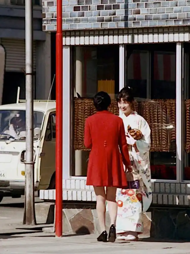 七十年代初日本街拍,千万美元神户夜景,东京银座购物丽人