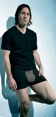 足球巨星搏性感 争相竞争大牌内衣代言人