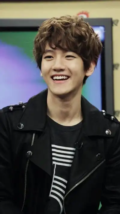 边伯贤/回忆当年刚出道时青涩开朗的贤儿,愿你一直笑颜开朗,阳光明媚!