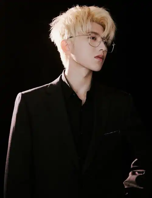 蔡徐坤和蔡母曾被警方传唤并和女方签谅解书蔡徐坤不选择回应