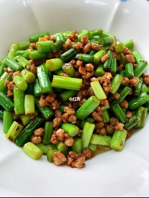 每日分享一道家常菜|蒜苔炒肉末