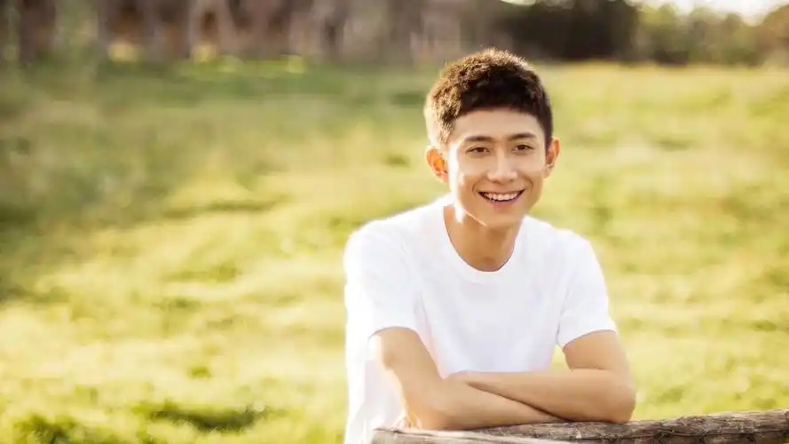 电脑壁纸 明星 大陆明星 实力派当红小生张一山写真