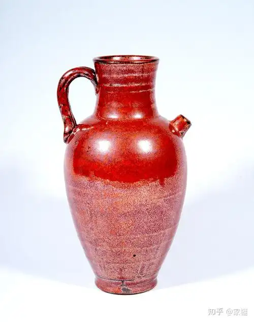 其一是氧化铜,用还原焔烧成,呈色为紫红色,这在晚唐定窑紫色釉器物上