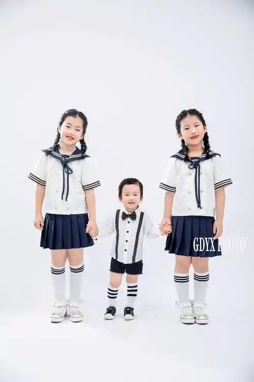 左左右右小芒果姐弟