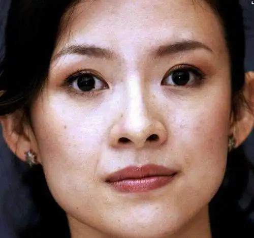 章子怡洗澡暴真实颜值,变成"无眉大侠"小老太,汪峰:能退货吗