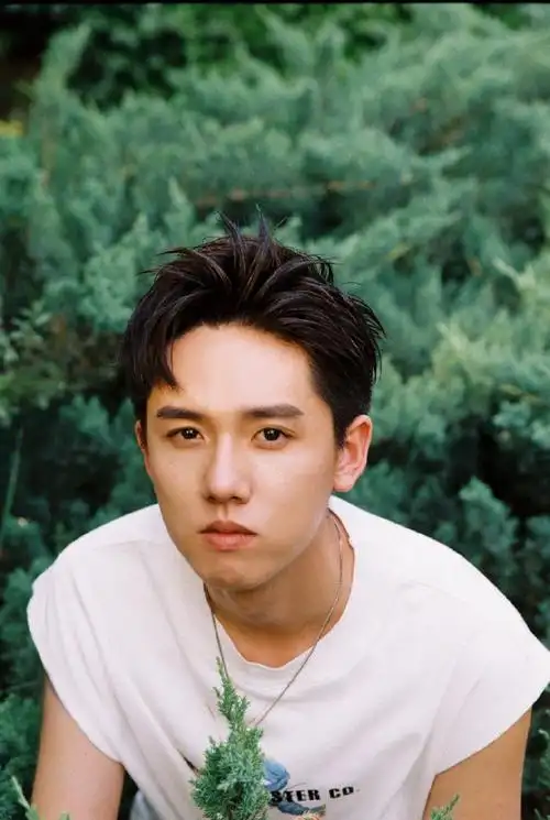 票选潜力新生代男演员top10王一博夺冠张新成不敌小2岁的ta