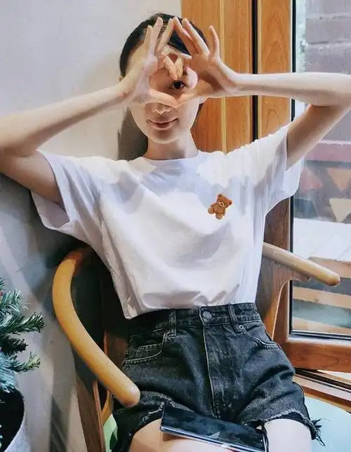 郭晓婷演林湘成小作精私下却成可爱精露脐衫配牛仔裤看着好嫩