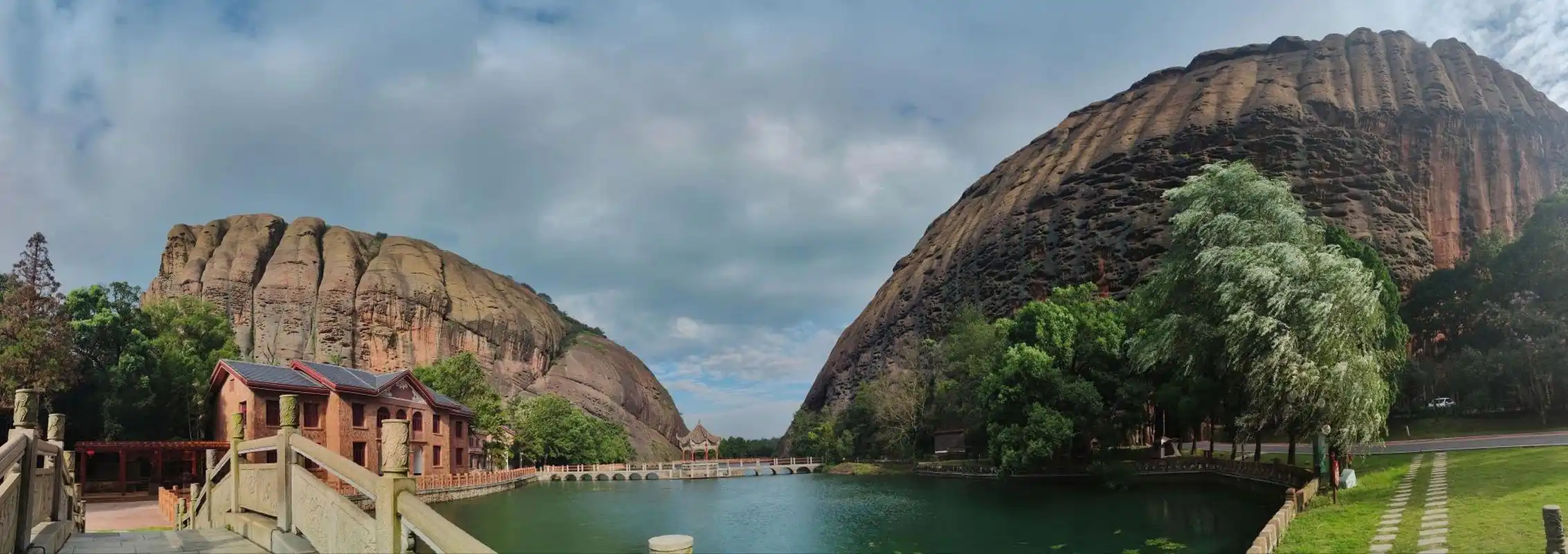 上饶弋阳龟峰游览攻略 先来个总括:这个景区很小众,但是是独树一帜的