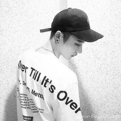 精选男生鸭舌帽帅气男生头像图片