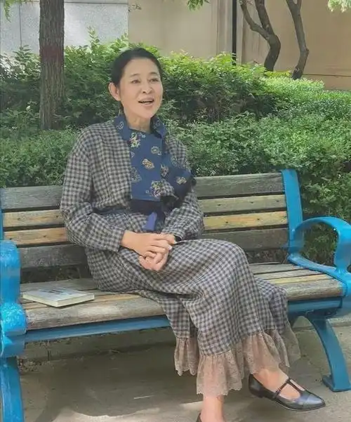 大名鼎鼎的倪大红娶了倪萍的亲妹妹倪炜倪炜也是长得貌美如花