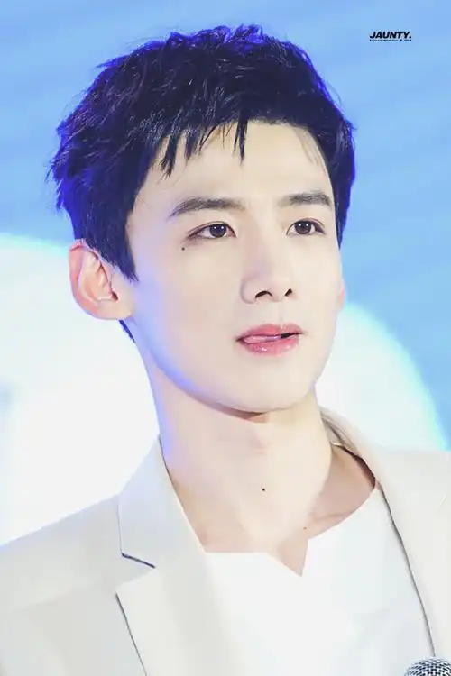 养生堂身体护理代言人白敬亭