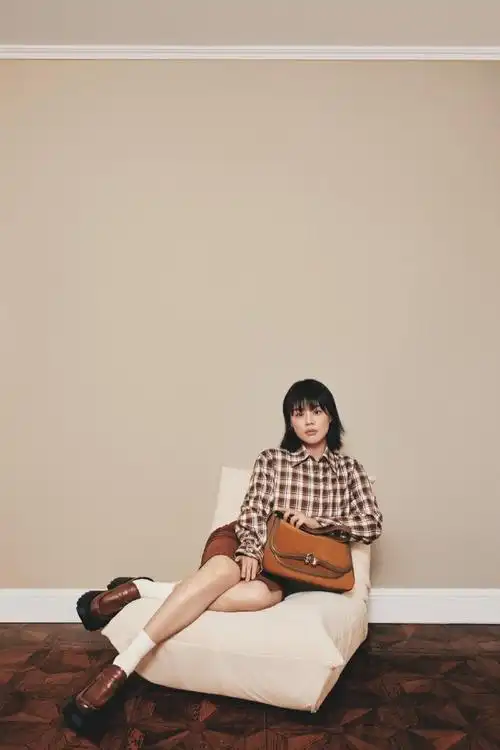 马思纯作为amazingsong的代言人,她的坚韧和自信与品牌形象完美契合.