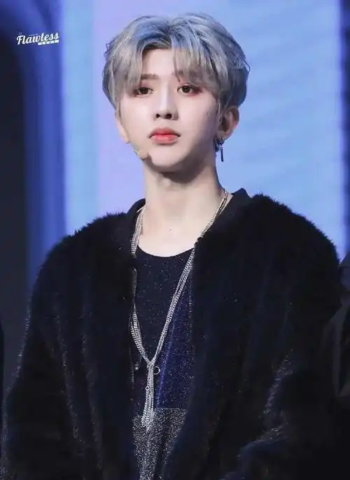 蔡徐坤壁纸:盛世美颜来了,这个发色的坤坤真的是我的心头爱呀|白雪